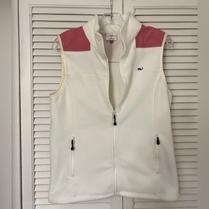 Vineyard Vines White fleece vest with bright pink accents. Size small